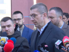 Мицкоски вели дека Обвинителството треба да се позанимава со СДСМ околу изјавите за мигрантите