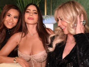 (Фото) Нека следната година биде добра како празничното деколте на Софија Вергара