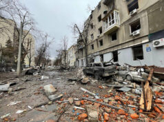(Видео) Нов руски напад врз Одеса: погодени станбени згради, повредени шест лица
