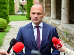 СДСМ: „Златната виза“ не е злато, туку налепница во пасош