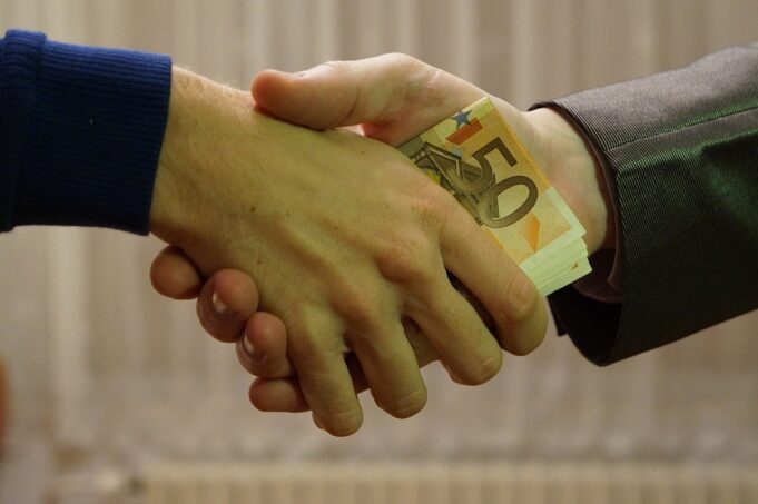 1200px-10_-_hands_shaking_with_euro_bank_notes_inside_handshake_-_royalty_free_without_copyright_public_domain_photo_image_01
