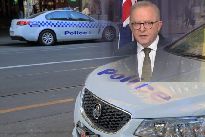 entoni-albanez-policija-avstralija-depositphotos_100147216_xl