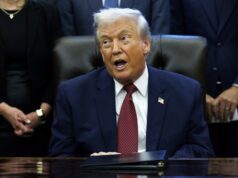 (Видео) Трамп: Данците пристигнале на Гренланд со брод пред 500 години, но тоа не значи дека е нивен