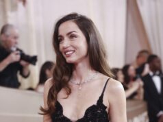 (Фото/Видео) Не ѝ треба проѕирен фустан, а ниту Том Круз: Таа е природно секси