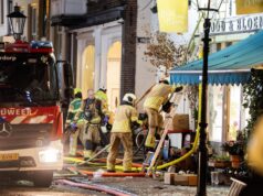 (Видео) „Не знаеме дали има луѓе под урнатините“: голем пожар по експлозија во зграда во Холандија, има повредени