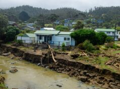 (Видео) Поплави и одрони на Нов Зеланд: се трага по исчезнати лица