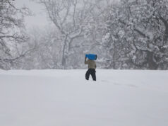 Најмалку 61 лице го загуби животот, а 110 се повредени во снежни бури и поројни дождови во Авганистан