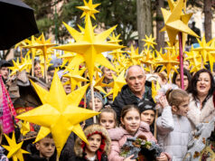 (Фото) Бадниковата поворка во Битола го најави Христовото раѓање