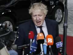 Кина со години ги хакира телефоните на високи британски функционери, открива „Телеграф“