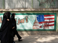 Иран ги предупреди земјите во регионот дека ќе ги нападнат американските бази ако Трамп нападне