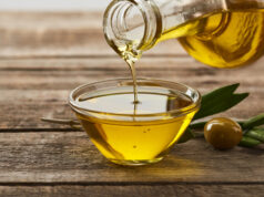 Трендот на пиење маслиново масло е сѐ попопуларен кај младите: Колку е здраво?