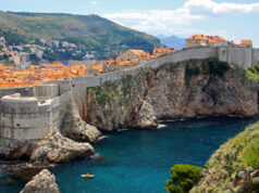 Трагедија во Дубровник: тело на маж од БиХ извлечено од морето: бил повлечен во водата додека се фотографирал со семејството