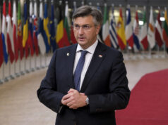 Пленковиќ: Украина не смее да потпише предавање на територија на Русија