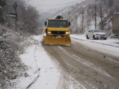 „Мобилизирани се сите служби“: Кисела Вода се справува со снежните наноси