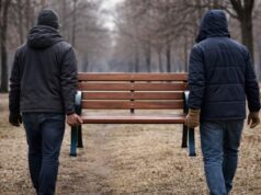 Кавадарчани краделе клупа поставена од општината, полицијата ги фати на дело