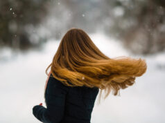 Жените полудуваат поради наелектризираната коса во зима: Не грижете се, има решение – носете го ова во вашата чанта