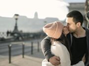 Хороскопски знаци кои вешто можат да скријат љубовна афера