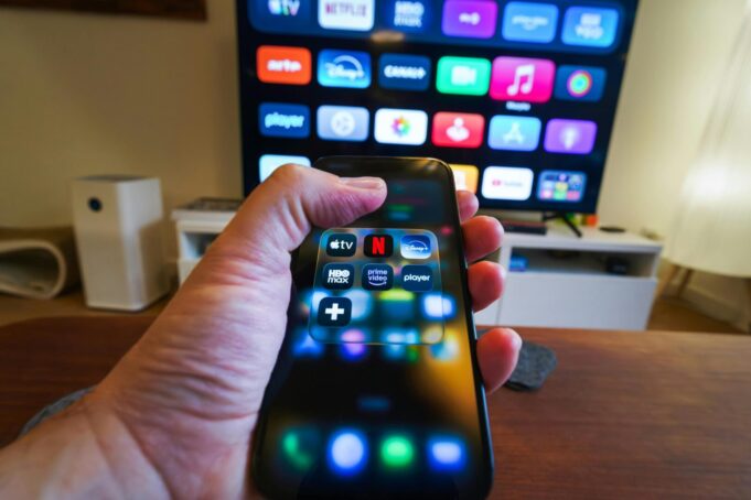 netflix-striming-pexels-jakubzerdzicki-35490407