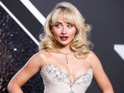 (Видео) Ја побарала фризурата на Сабрина Карпентер: стана вирален хит