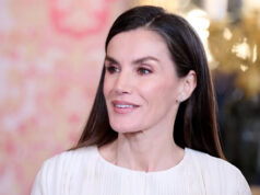 (Фото) Кралицата Летиција повторно го „пронајде“ совршенството во најмодерното „рециклирано“ парче