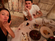 (Фото) Топлесот„ги помрси конците“: Бруклин Бекам објави интимни фотографии од сопругата