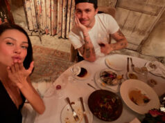 (Фото) Топлесот„ги помрси конците“: Бруклин Бекам објави интимни фотографии од сопругата