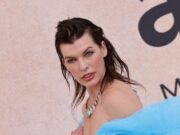 (Фото) Мила Јововиќ ја покажа својата ќерка: вистинска убавица