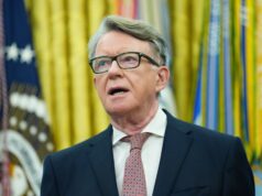 Поранешен британски министер под истрага поради Епстин, Стармер: Нè излажа повеќе пати