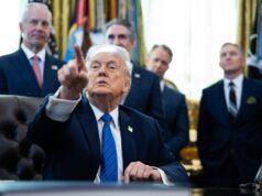 Трамп ги зголемува новите царини од 10 на 15%