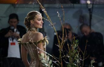 (Видео) Толку мрачно, толку секси – Марго Роби повторно измамува воздишки