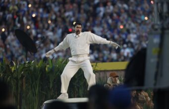 Бед Бани го откри вистинското значење на бројот 64 на неговиот дрес на Супербоул