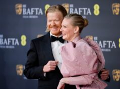 (Фото/Видео) На славната актерка и пукна здолништето пред сите: милиметри ја делеа од катастрофа