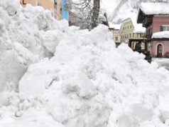 Колапс во Австрија поради снегот: Аеродромот во Виена затворен, автобус затрупан од лавина