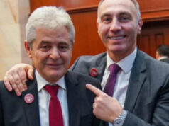 Додека Артан Груби гледа телевизија дома, во ДУИ преовладува паничен напад од прв до последен, велат од „Вреди“