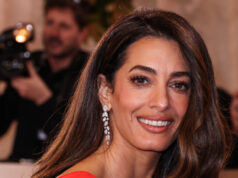 Стилот на деловна жена пофален од модните експерти: Амал Клуни никогаш не прави грешки