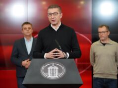 (Видео) Договорено покачување на платите за околу 11.000 административци до 2028 година