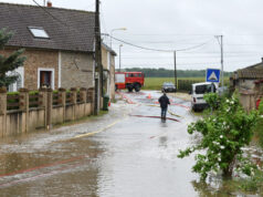 Евакуација и црвено предупредување поради поплави во Франција
