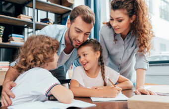 Кога помошта станува притисок: Грешки што родителите често не ги забележуваат