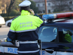 (Видео) Филмски напад во Италија: разбојници дигнаа во воздух возила за транспорт на пари