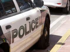 (Видео) Осомничен се скрил во корпа за отпадоци додека бега од полицијата во САД