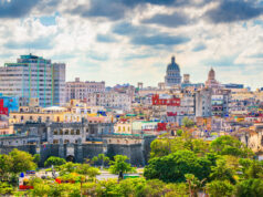 Кина нуди помош за Куба поради недостиг на гориво за авиони