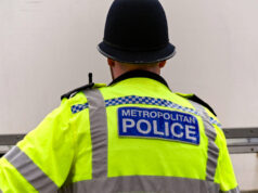 Тринаесетгодишно момче нападна двајца врсници во Лондон со нож: уапсен е во џамија