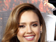 (Видео) „Брутална жена“: Убавата актерка во 50-тите години изгледа како девојче