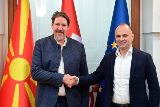 Се оддалечуваме од Европа поради политиките на власта, му рекол Филипче на известувачот Томас Вајц