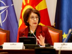 Сиљановска – Давкова: Имаме најмало и најстаро владино авионче во регионот, секогаш имам дилема дали да летам со него