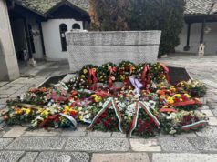 Бугарска делегација поднесе венци и свежо цвеќе пред саркофагот на Гоце Делчев, по повод 154-та годишнина од неговото раѓање