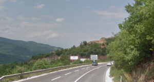 Автомобил излета од патот кај Маврово: скопјанка тешко повредена, сопатникот се здобил со полесни повреди