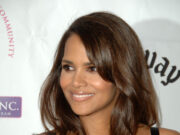 (Фото) Хали Бери беше во целибат 4 години, а потоа се појави тој