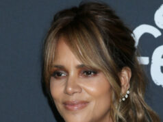 Нејзиниот сексапил не бледнее дури ни на 60 години: Новите фотографии од Хали Бери ги воодушевија сите