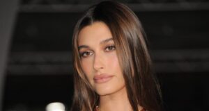 (Фото) Фаталната манекенка никогаш посмела: прво во бикини, а потоа само во пешкир